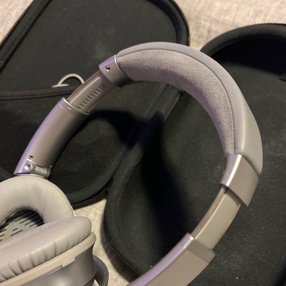 Bose QuietComfort 35 Series II QC35 Wireless Noise Cancelling Headphones Silver - Picture 6 of 16